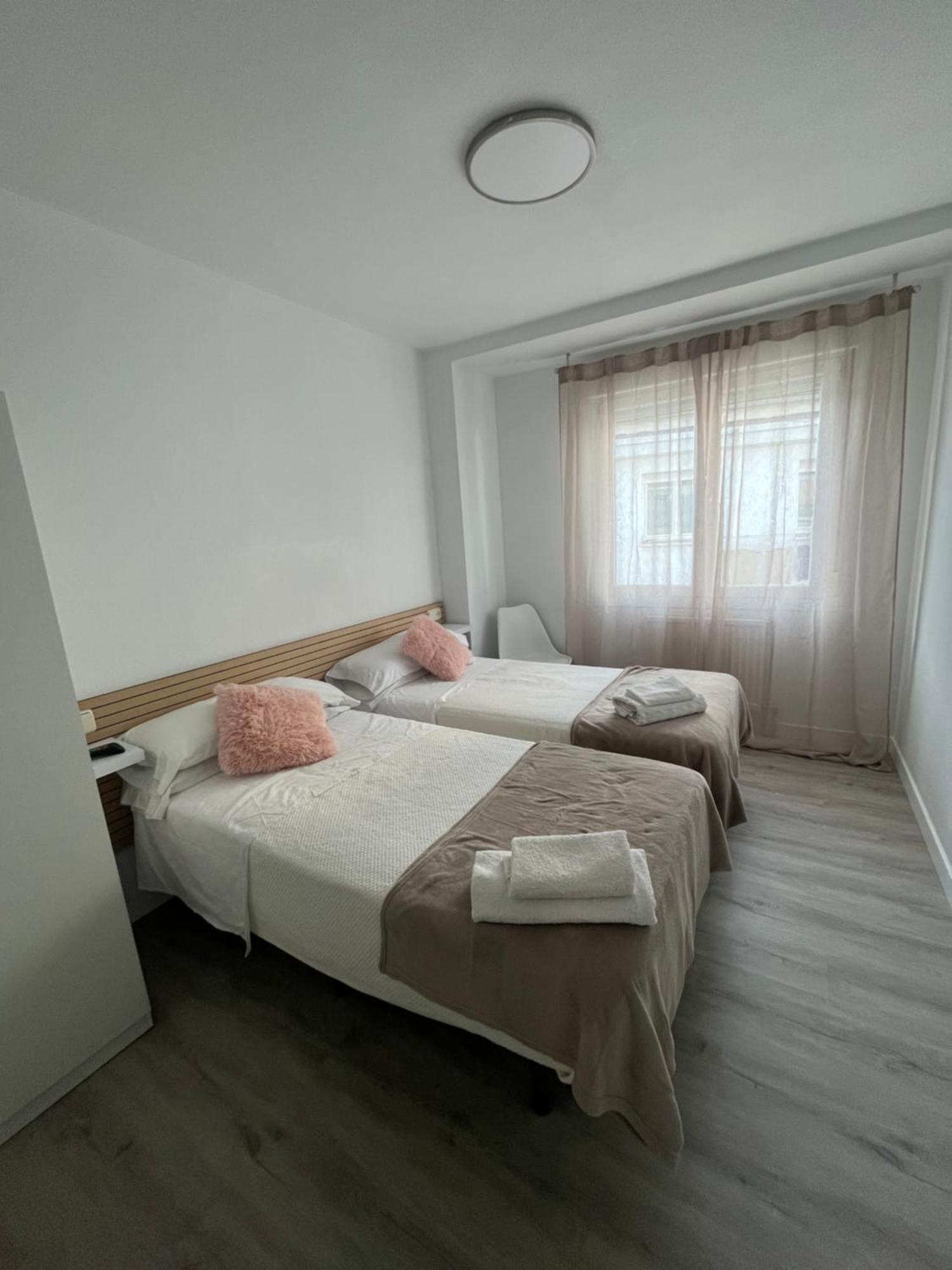 Pension Luzia - Optional Auto Check-In Памплона Екстер'єр фото